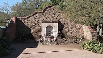 El Tiradito shrine (Tucson, Arizona) 2.JPG