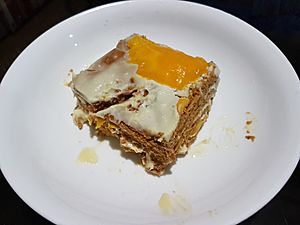 Mango float, a Filipino icebox cake version of Crema de Fruta 01