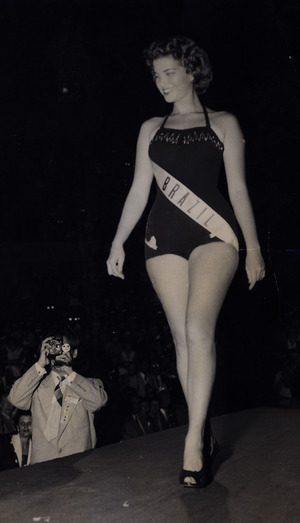 Marta Rocha no concurso Miss Universo (1954).tif
