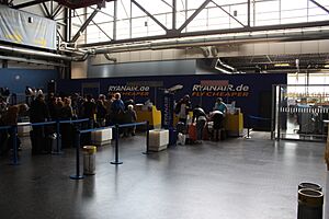 Ryanair Abflughalle at Bremen Airport 001
