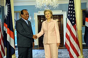 Secretary Clinton Holds a Bilateral With President of the Marshall Islands Iroij Jurelang Zedkaia (4615391754)