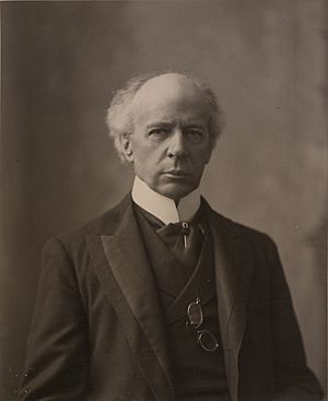 The Honourable Sir Wilfrid Laurier Photo C (HS85-10-16873)