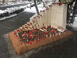 Uğur Mumcu'nun 29. ölüm yıl dönümündeki mezarı