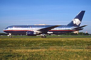145bz - AeroMexico Boeing 767-200, XA-TNS@CDG,11.08.2001 - Flickr - Aero Icarus