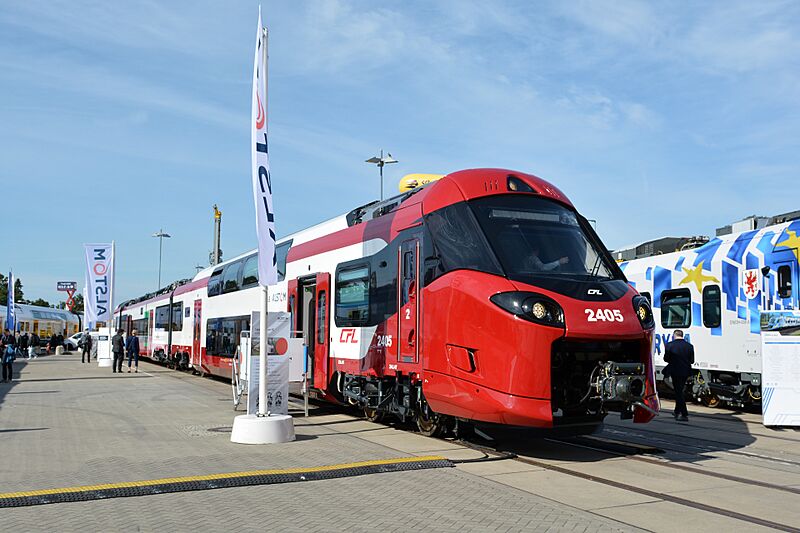 CFL 2405 (52393771750)