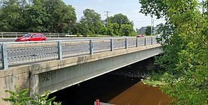 Carignan (Québec)-Pont de la route 112 (boul. de Périgny) enjambant la rivière L'Acadie-2022-08-29