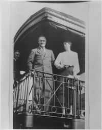 Franklin D. Roosevelt,Eleanor Roosevelt, and Earl Miller in Savannah, Illinois - NARA - 195405