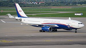 Hannover Airport Royal Canadian Air Force Government of Canada Airbus CC-330 330002 (DSC00705)