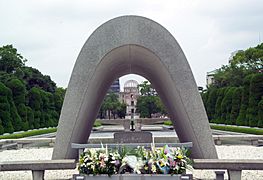 HiroshimaCenotaphDome7016