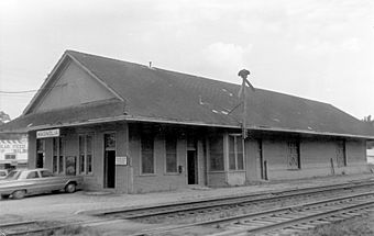 Illinois Central Depot, Magnolia, Miss. (28184688971).jpg
