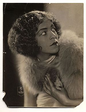 Lillian Thomas (aka Lillyn Brown) circa 1920.jpg