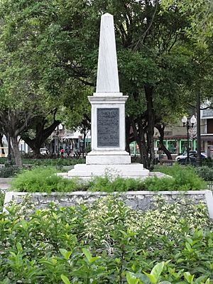 Obelisk to the El Polvorin firefighters in Plaza Las Delicias in Ponce, PR (DSC00714A).jpg