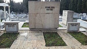 Peyami Safa's grave