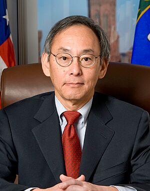 Steven Chu official DOE portrait crop