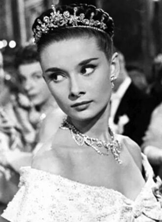 Audrey Hepburn in Roman Holiday (cropped)