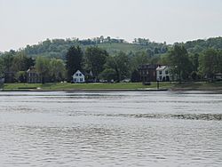 Houses along the Ohio River in Augusta