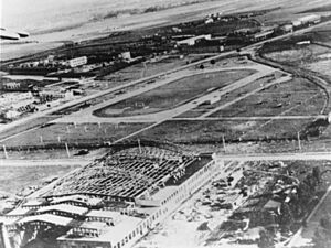 Bundesarchiv Bild 141-0728, Warschau, zerstörte Halle der PZL-Werke