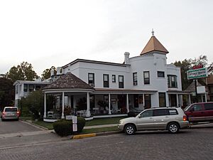 Cottage House Hotel - (8217687428)