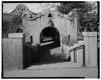 EAST FRONT, ENTRANCE FROM STATION PLATFORM TO ARCADE WHICH LEADS AROUND CENTRAL PATIO TO HOTEL - Alvarado Hotel, First Street, Albuquerque, Bernalillo County, NM HABS NM,1-ALBU,5-4.tif