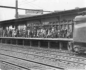 GG1 arriving at North Philadelphia, May 1943