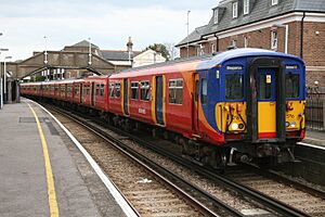 Hampton Railway Station - geograph.org.uk - 2581429