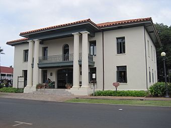 Maui-Lahaina-Courthouse-front.JPG