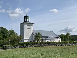 Nödinge kyrka (5 juni 2025).jpg