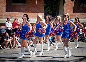 Oilers Cheerleaders (7618790504)