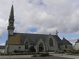 Poullan-sur-Mer (29) Église 01.JPG