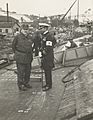 Presidentti P.E.Svinhufvud ja komentaja Einar Schwank Crichton-Vulcanin telakalla (musketti.M012-HK19850217-1)