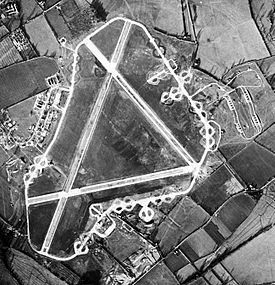 RAF Down Ampney - 4 Dec 1943 Airphoto.jpg
