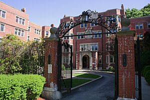 Richmond Court, Brookline, Massachusetts