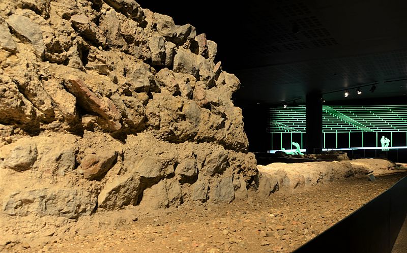 Roman Ampitheatre (26342607961)