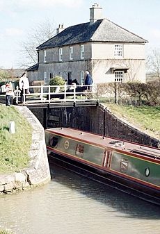 Semington-lock15-cottage