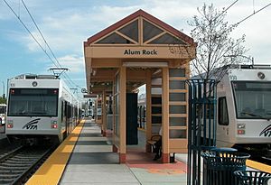 VTA trains at Alum Rock station, March 2005 (cropped) (cropped)
