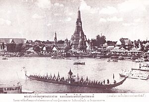 Wat-Arun-and-Royal-Barge-Suphannahong-in-BE-2510