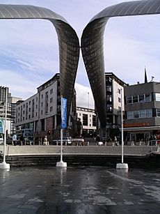 Whittle statue and arches -Coventry2 -26m08