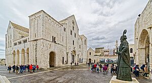 "Die Basilika San Nicola ist auch heute noch ein bedeutendes Pilgerziel" 01.jpg