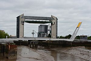 Bridges, Barriers, River and Premier Inn, Kingston upon Hull, Jun23