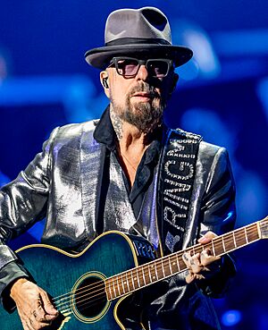 Dave Stewart’s Eurythmics - 2024334 223631 2024-11-29 Night of the Proms - Sven - 1D X MK II - 0247 - AK8I8612 (cropped).jpg