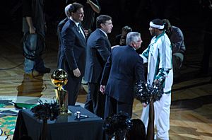 Eddie House receives NBA championship ring