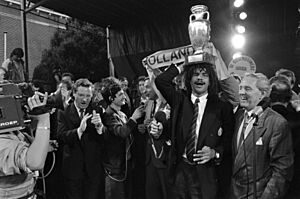 Huldiging Nederlands elftal na Europees kampioenschap 1988 te Munchen in Amsterd, Bestanddeelnr 934-2747