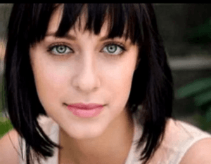 Jessica Falkholt.png