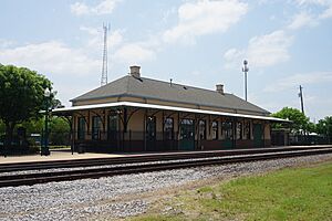 Mineola May 2018 14 (Mineola station)