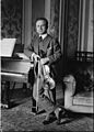 Mischa Elman with violin in 1916
