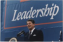 Photograph of President Reagan giving Campaign speech in Texas - NARA - 198551