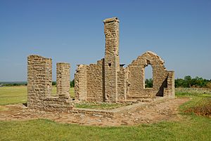 0011FortGriffinTxAdminBuilding