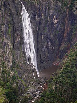 A371, Oxley Wild Rivers National Park, Australia, Wollomombi Falls, 2007.JPG