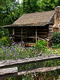 Historic Big Holly Cabin at the Mauldin House in Clarkesville