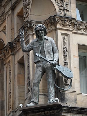 John Lennon statue, Hard Days Night Hotel